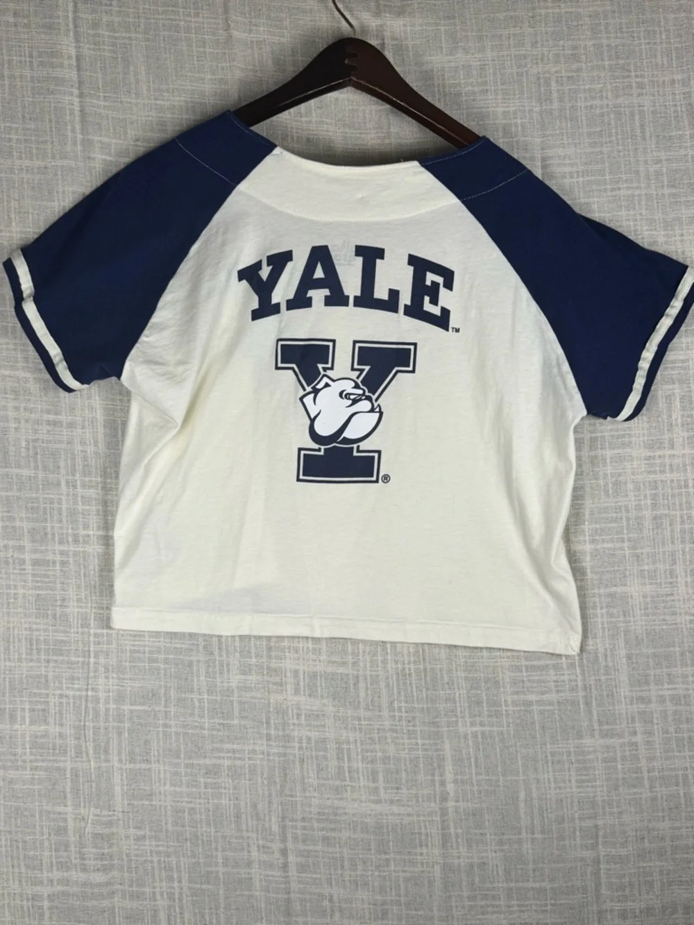 Yale Cropped Baseball Tee M Ivy League Preppy Varsity Graphic Top - Picture 2 of 10